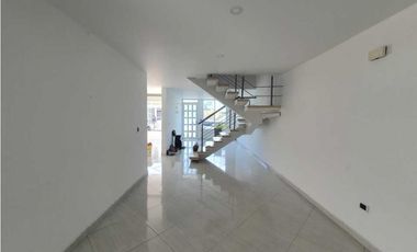 Se Vende Casa Bonita Buena Iluminación En Conjunto Cerrado