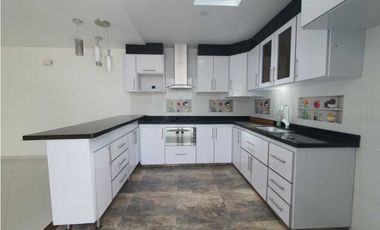 Se Vende Casa Bonita Buena Iluminación En Conjunto Cerrado
