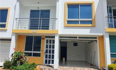 Se Vende Casa Bonita Buena Iluminación En Conjunto Cerrado