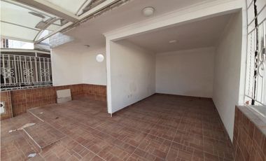 Casa de dos pisos en venta Barrio El Bosque Palmira Valle Colombia