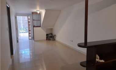 Casa de dos pisos en venta Barrio El Bosque Palmira Valle Colombia