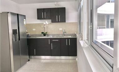 Se alquila apartamento en Avenida Balboa $900