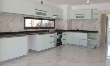 Imponente  CASA al Rio de mas de 500 mts cubiertos - San Benito