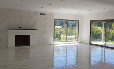 Imponente  CASA al Rio de mas de 500 mts cubiertos - San Benito