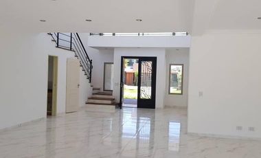 Imponente  CASA al Rio de mas de 500 mts cubiertos - San Benito