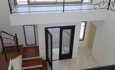 Imponente  CASA al Rio de mas de 500 mts cubiertos - San Benito