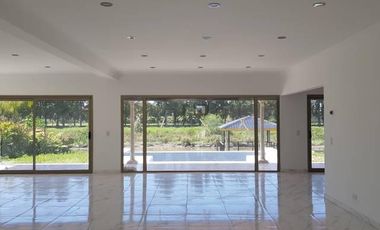 Imponente  CASA al Rio de mas de 500 mts cubiertos - San Benito