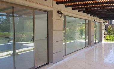Imponente  CASA al Rio de mas de 500 mts cubiertos - San Benito