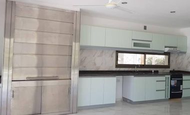 Imponente  CASA al Rio de mas de 500 mts cubiertos - San Benito