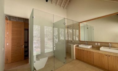 Casa en venta en San Mateo Acatitlan, El Castellano,  Valle de Bravo