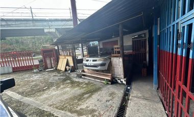 Se alquila local/ galera abierta ubicada en Transístmica. (AA)