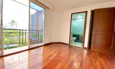 Se vende casa en Medellín Poblado Alto