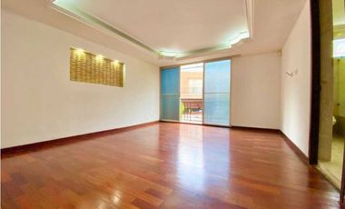 Se vende casa en Medellín Poblado Alto
