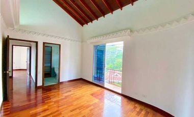 Se vende casa en Medellín Poblado Alto