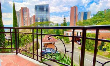 Se vende casa en Medellín Poblado Alto
