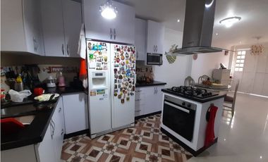 Casa de dos pisos más terraza en venta Barrio El Bosque Palmira Valle