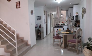 Casa de dos pisos más terraza en venta Barrio El Bosque Palmira Valle