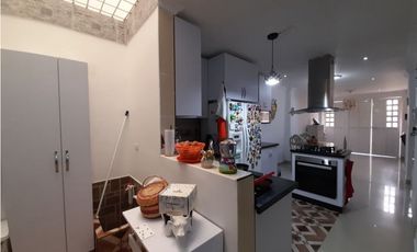 Casa de dos pisos más terraza en venta Barrio El Bosque Palmira Valle