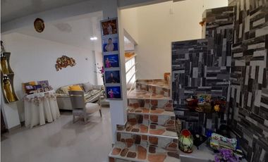Casa de dos pisos más terraza en venta Barrio El Bosque Palmira Valle