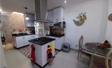 Casa de dos pisos más terraza en venta Barrio El Bosque Palmira Valle