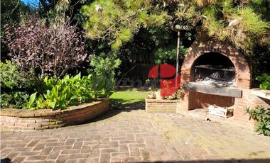 Casa en Zona Iglesia - Solida Construcción - Proxima al Mar -