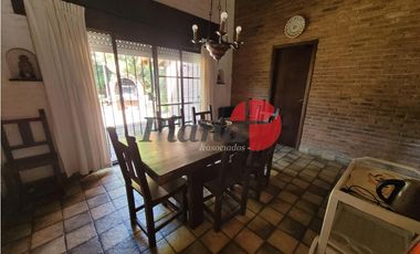 Casa en Zona Iglesia - Solida Construcción - Proxima al Mar -