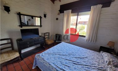 Casa en Zona Iglesia - Solida Construcción - Proxima al Mar -