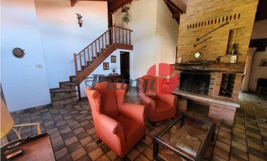 Casa en Zona Iglesia - Solida Construcción - Proxima al Mar -