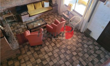 Casa en Zona Iglesia - Solida Construcción - Proxima al Mar -