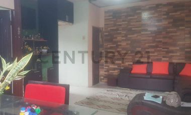 DE OPORTUNIDAD CASA CON EXCELENTE UBICACIÓN EN MANTA