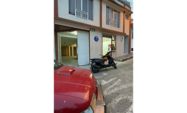 Venta de excelente casa renta con bodega y vivienda centro