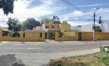 Se vende terreno con uso de suelo mixto en La Calma, Zapopan.