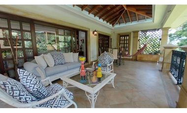 Vendo hermosa casa campestre cerca al Castillo, el poblado