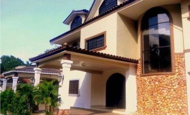 Se vende casa en Urbanización Llanos de Curundú I Ancón (MFV)
