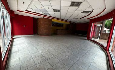 Alquilar LOcal Amplio Con Zona Transitada para Rest. 200 Mts2