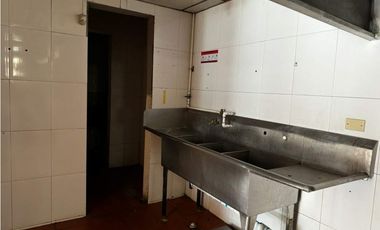 Alquilar LOcal Amplio Con Zona Transitada para Rest. 200 Mts2