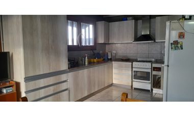 Galpón con chalet en Planta Alta