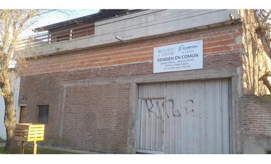 Galpón con chalet en Planta Alta