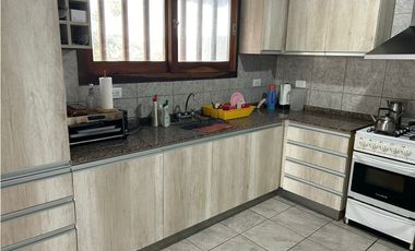 Galpón con chalet en Planta Alta