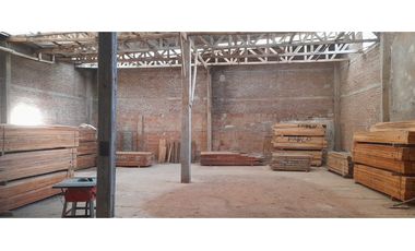 Galpón con chalet en Planta Alta