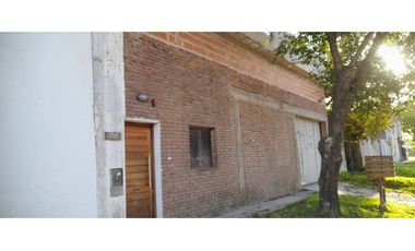 Galpón con chalet en Planta Alta