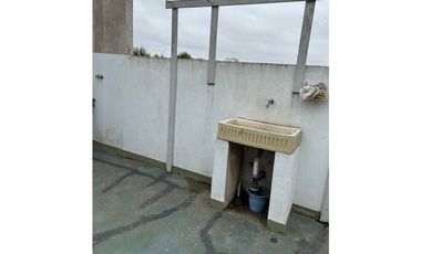 Galpón con chalet en Planta Alta