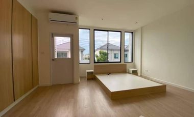 4 Bedroom Townhouse for sale at Sena Ville Lumlukka-Khlong 6