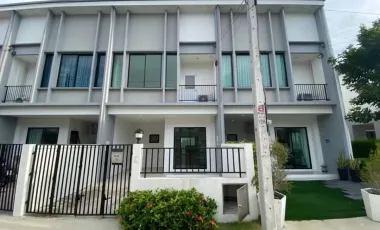 4 Bedroom Townhouse for sale at Sena Ville Lumlukka-Khlong 6