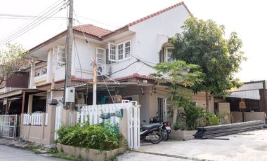 3 Bedroom Townhouse for sale at Baan Pluem 1