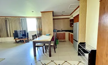 Hot deal for this huge apartment in the heart of the city