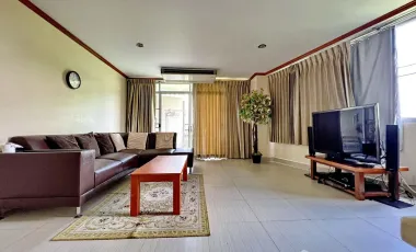 Hot deal for this huge apartment in the heart of the city