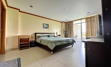 Hot deal for this huge apartment in the heart of the city