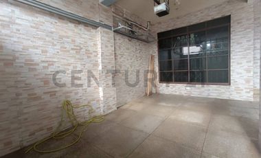 Venta Casa de 5 Dormitorios en Sur de Guayaquil, KariG