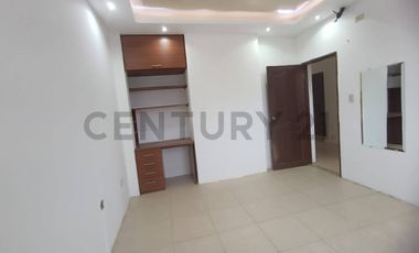 Venta Casa de 5 Dormitorios en Sur de Guayaquil, KariG